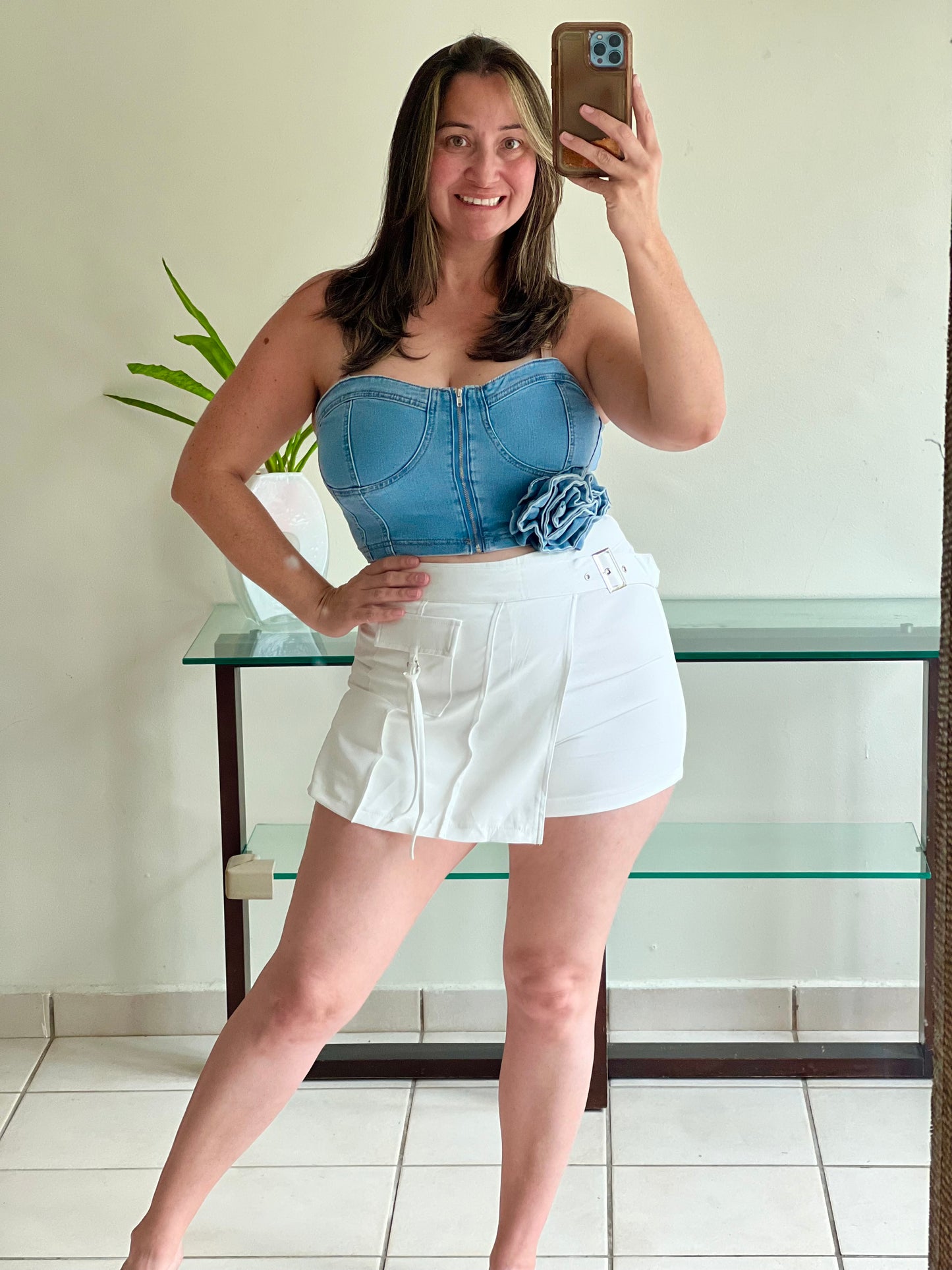 BUSTIER EN MAHÓN CON APLICACIÓN DE FLOR