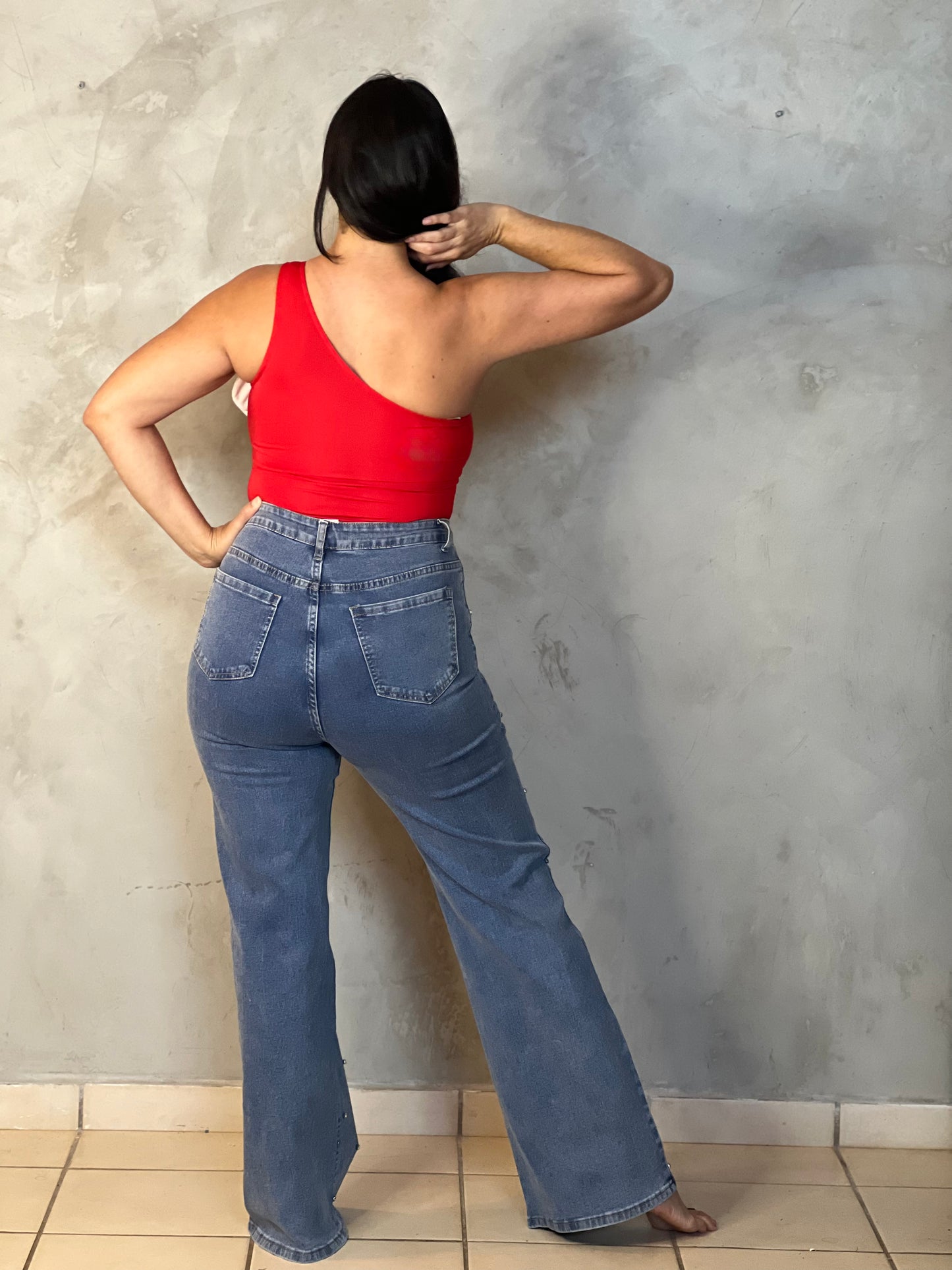 BODYSUIT ROJO CON FLOR BLANCA