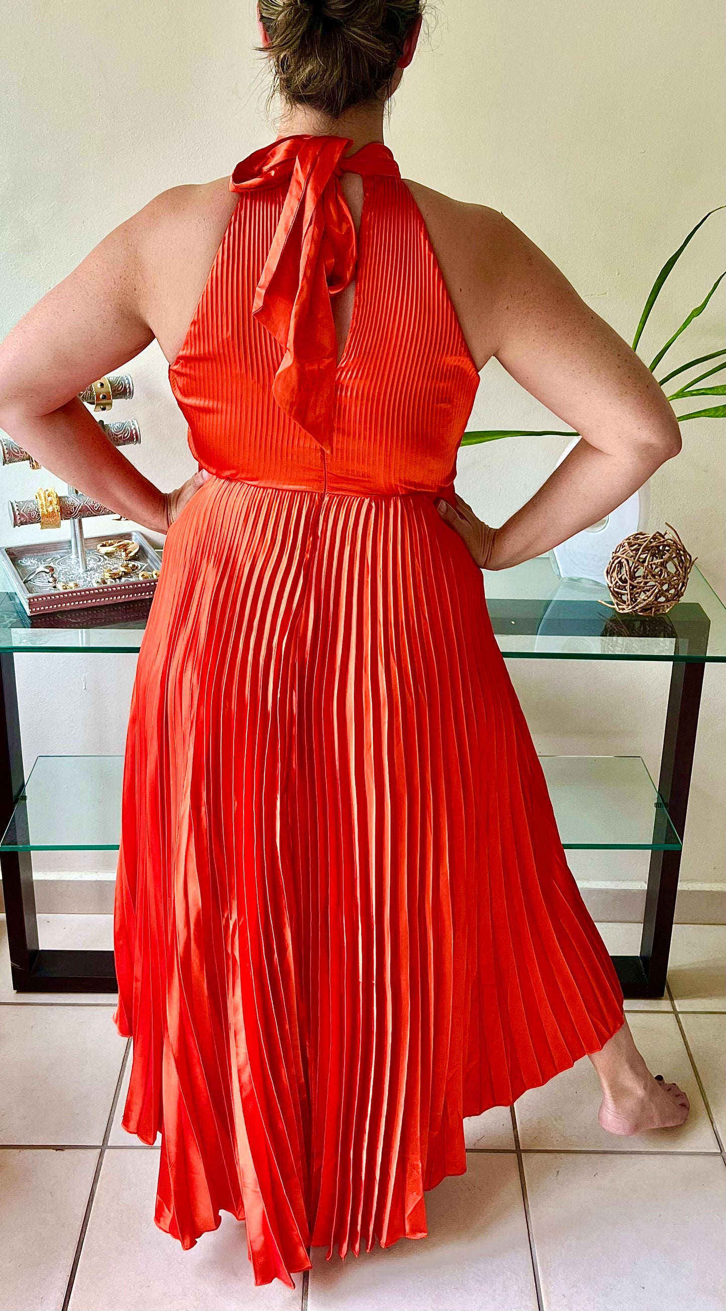 TRAJE ANARANJADO PLISADO