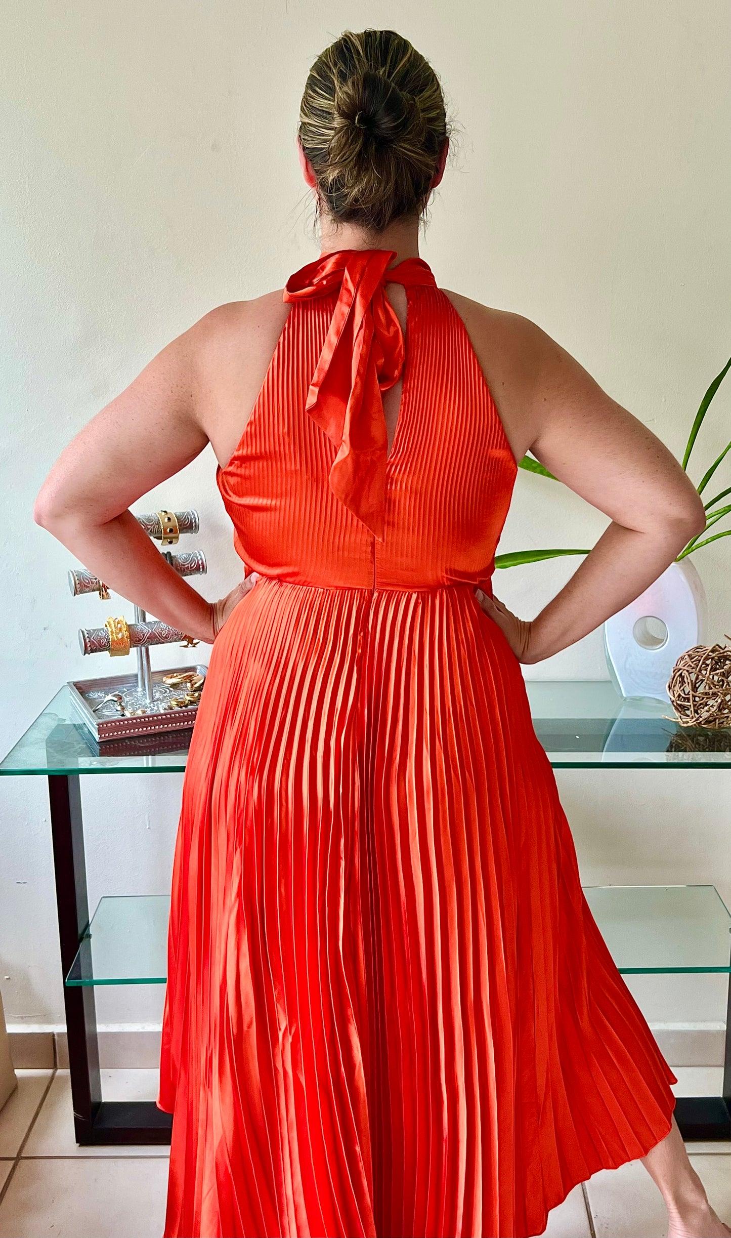 TRAJE ANARANJADO PLISADO