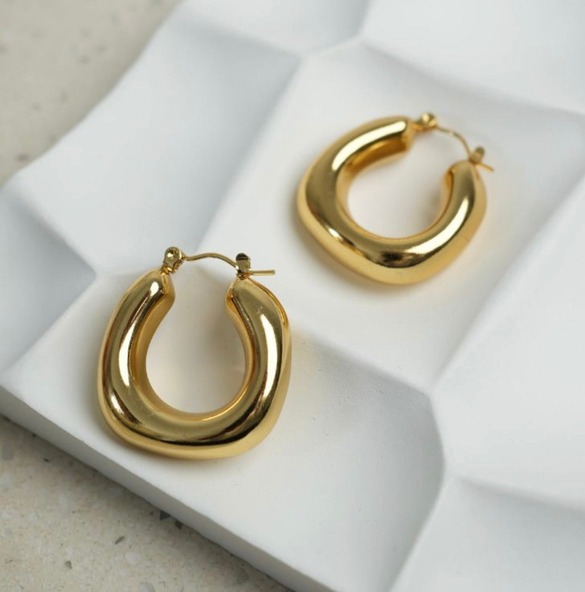 GOLDEN HOOPS