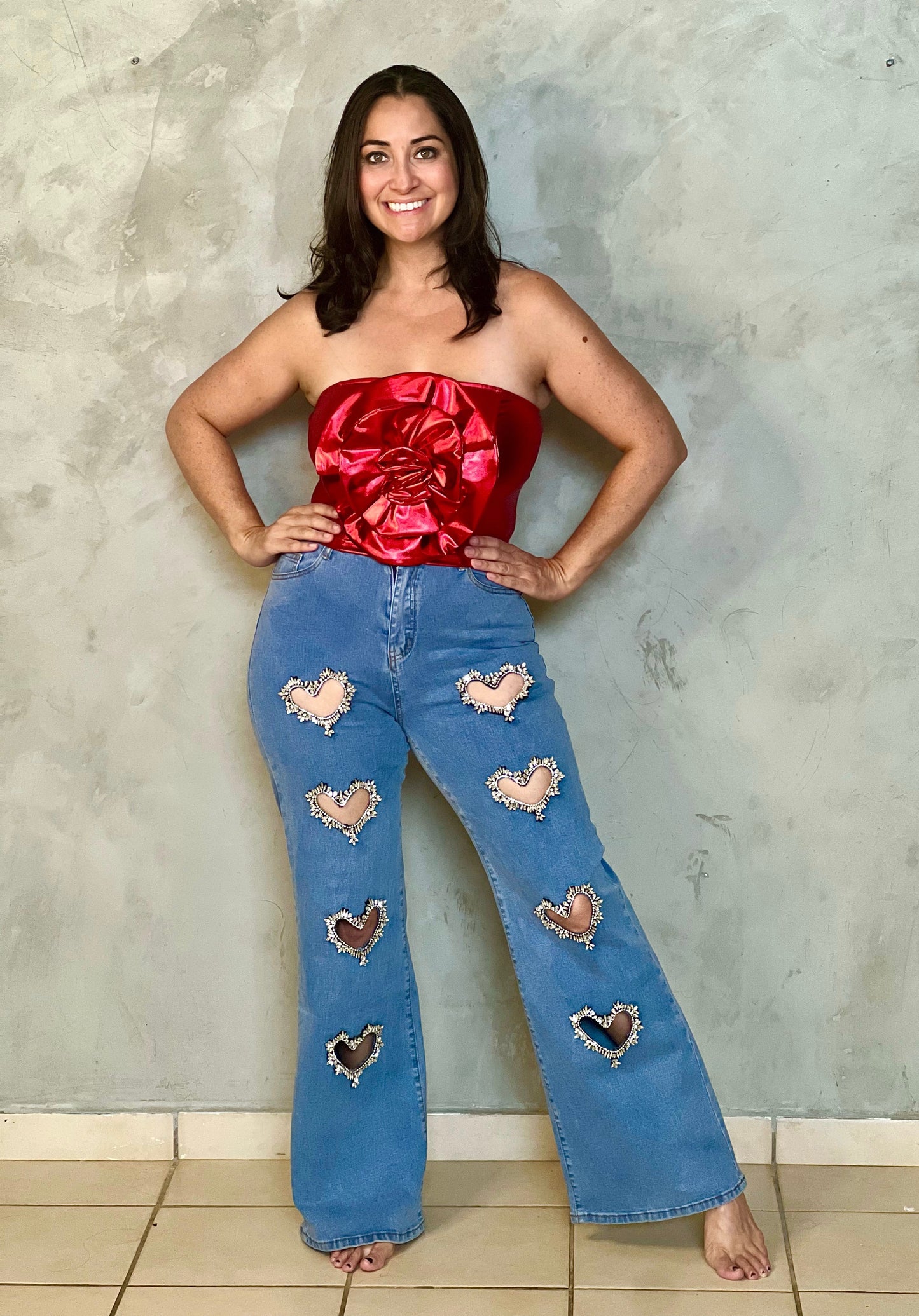 CAMISA ROJA METÁLICA CON FLOR
