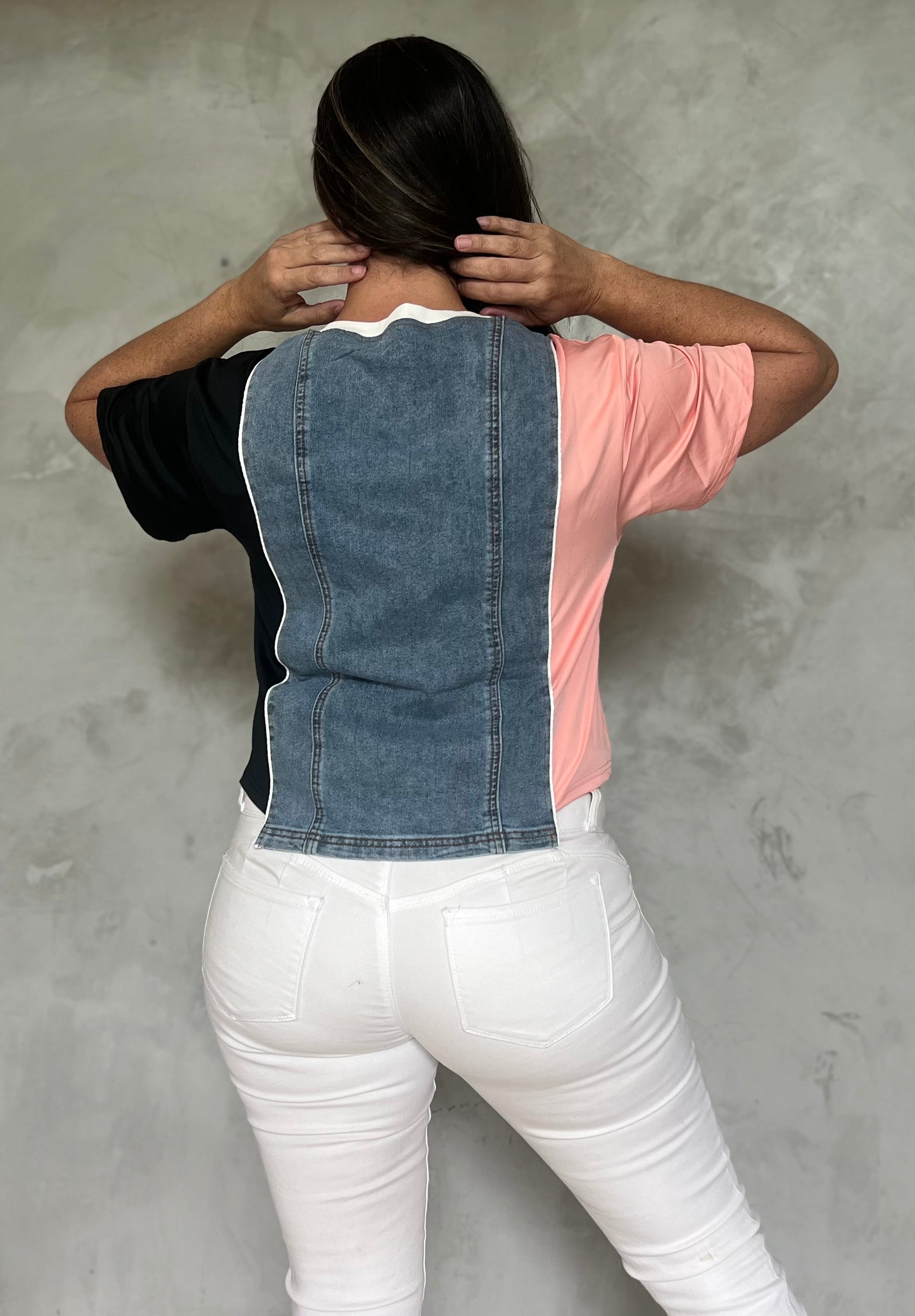 JEAN, SALMON AND BLACK TOP