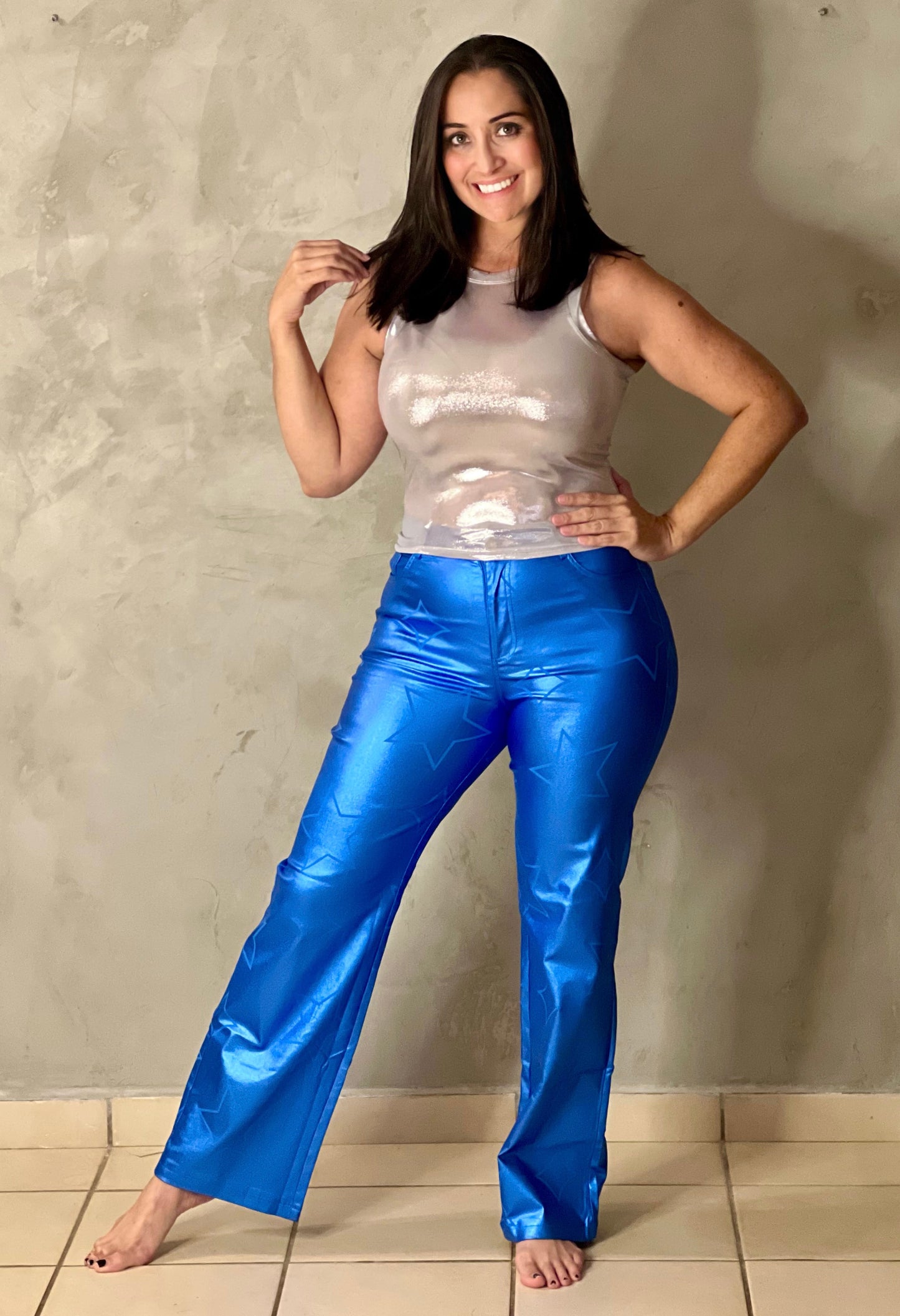 PANTALÓN AZUL METÁLICO ESTAMPADO DE ESTRELLAS