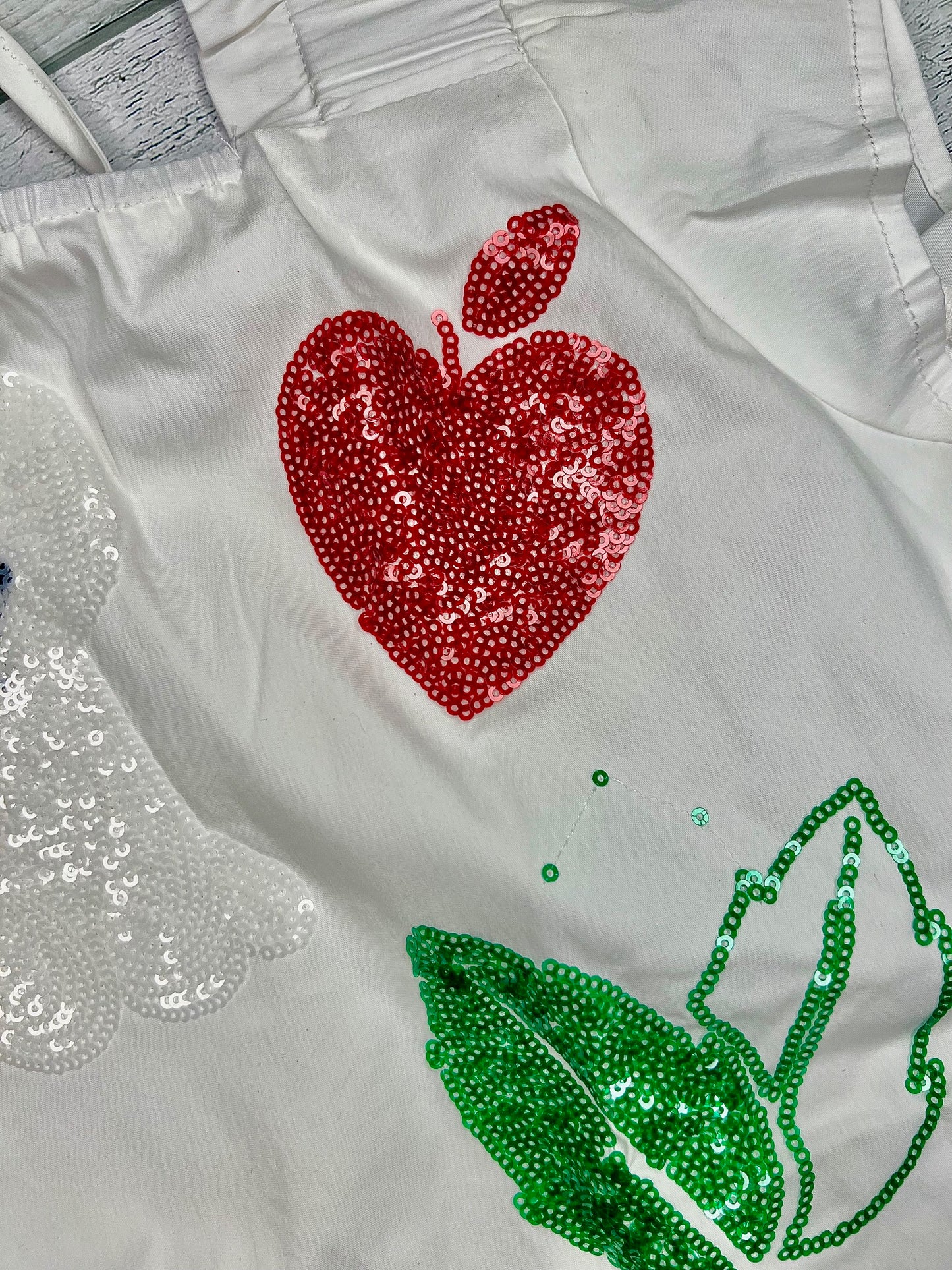 WHITE SET WITH SEQUINS