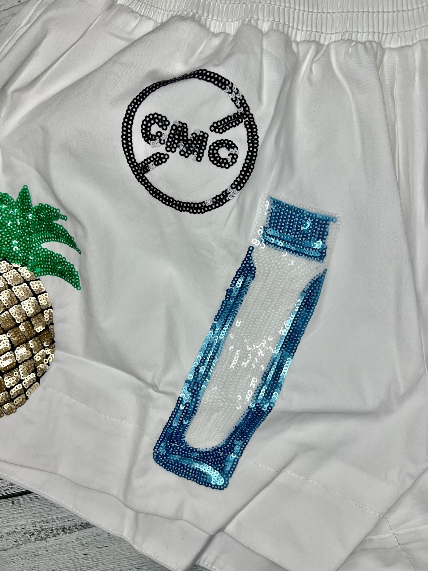 WHITE SET WITH SEQUINS