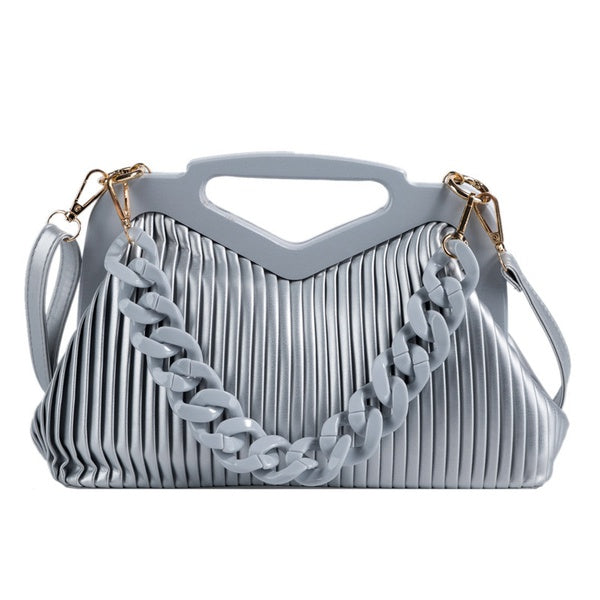 CARTERA PEQUEÑA PLATEADA ABERTURA MAGNETICA