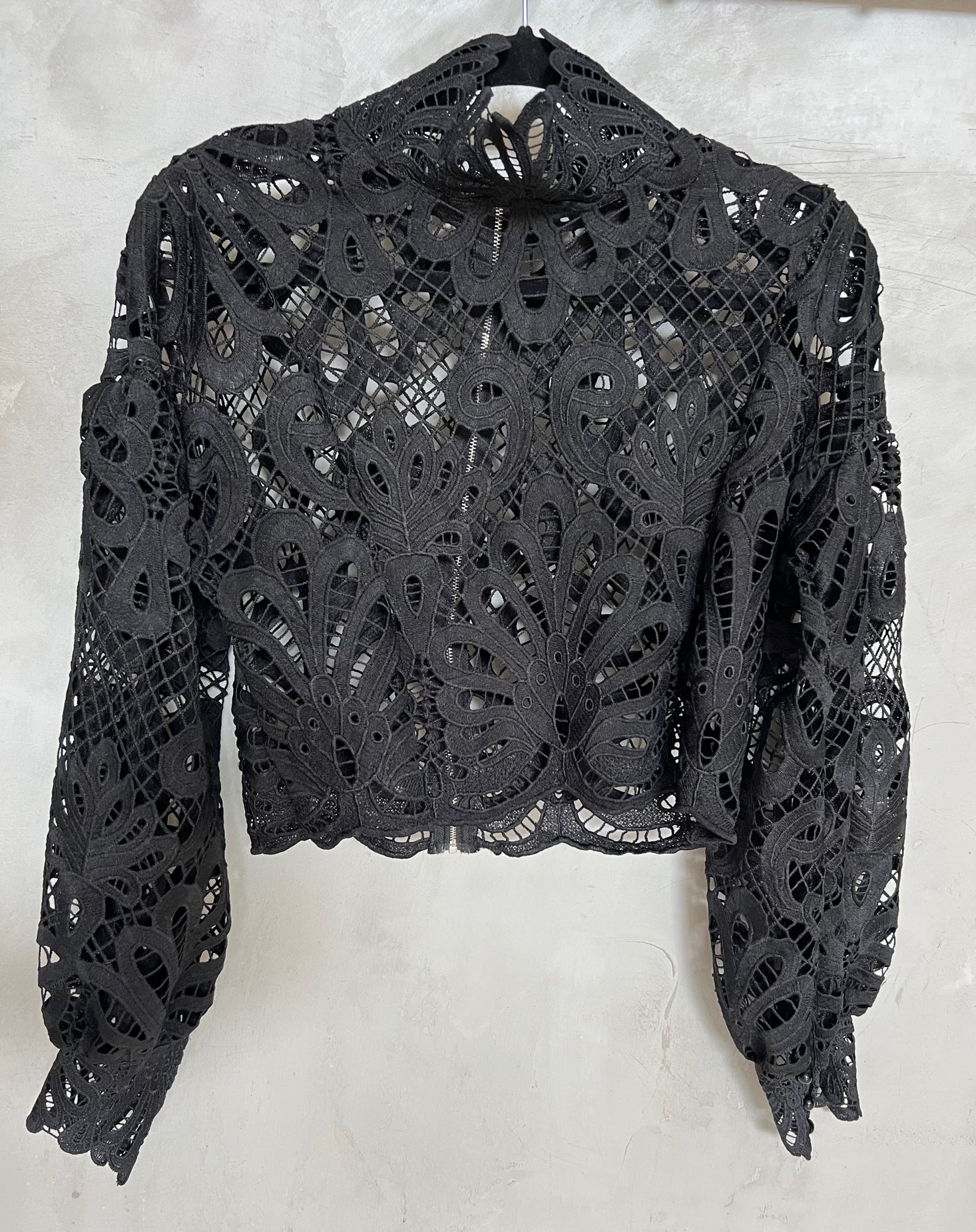 BLACK LONG SLEEVE TOP